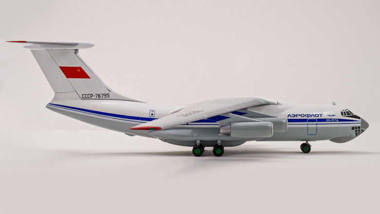 Модель самолета Ильюшин Ил-76ТД.