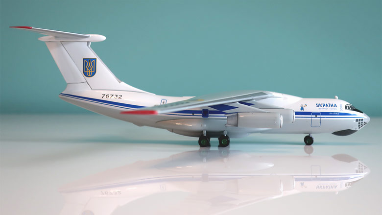 Ilyushin IL-76TD scale plastic model.